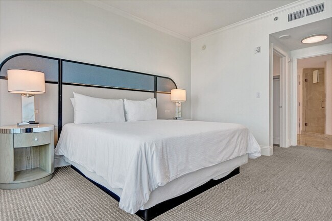 Building Photo - 4401 Collins Ave