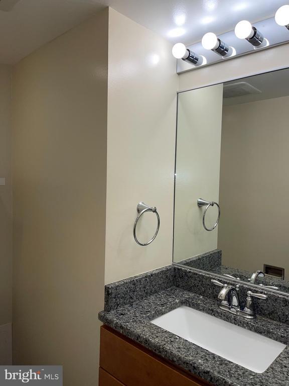 Building Photo - 1420 Locust St