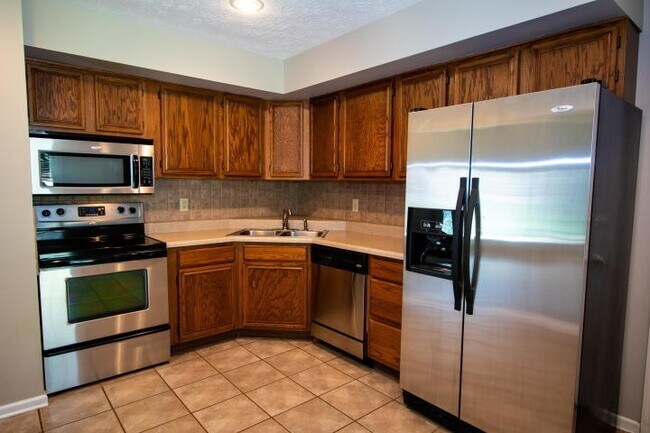 Building Photo - Knoxville 37922 - 3 bedroom, 2 bath with fenced-in yard - Call Susan Niedergeses (865) 300-4722