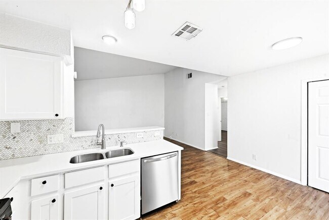 Building Photo - 10604 Lanshire Dr
