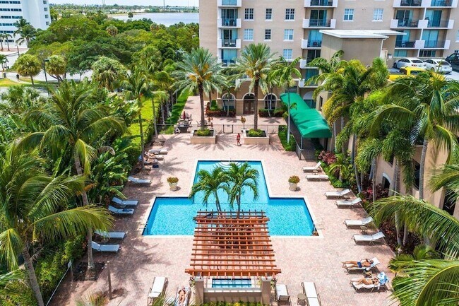 Building Photo - 616 Clearwater Park Rd