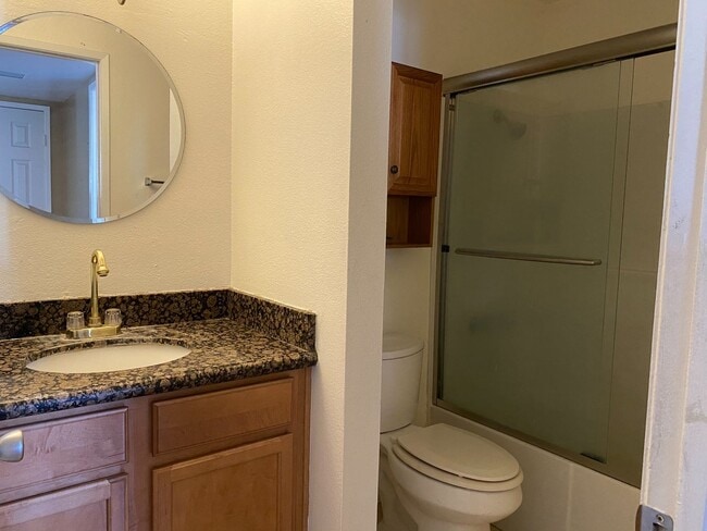 Building Photo - One Bedroom Apartment near UCR