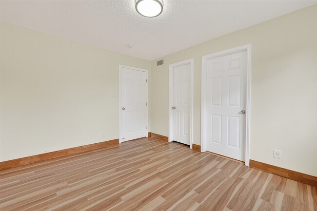 Building Photo - 16117 Singapore Ln