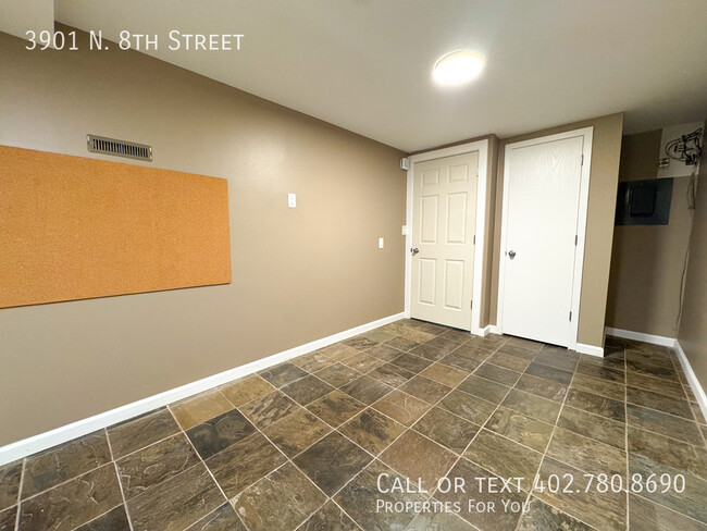 Building Photo - Fully remodeled townhome for rent!