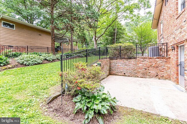 Building Photo - 5225 Old Dominion Dr