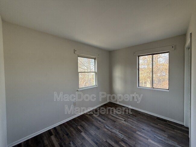 Building Photo - 733 Bellows Ave