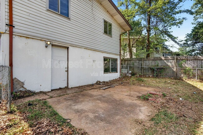 Building Photo - 743 Shepley Dr