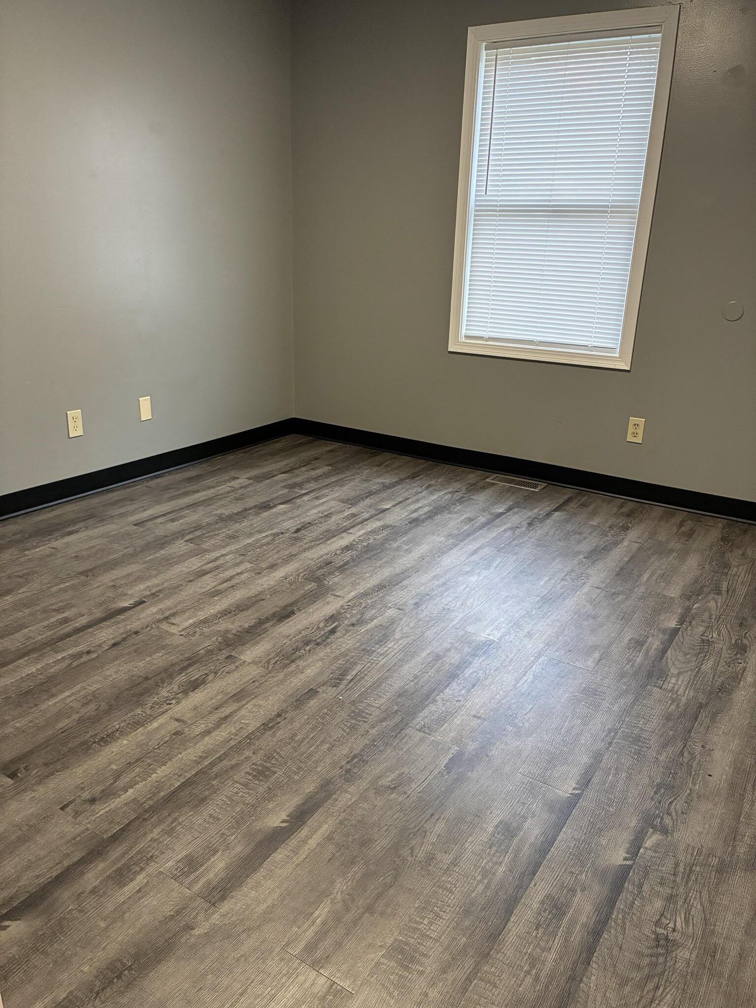 Bed 1 - 2125 Cleveland Ave