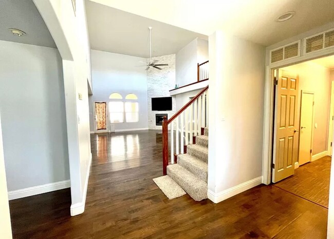 Building Photo - 5302 Doble Aguila Way