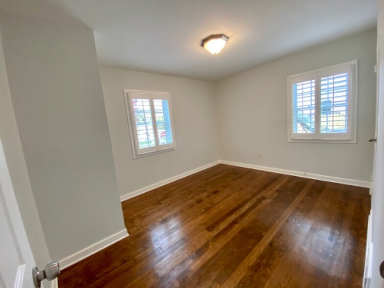 Building Photo - 3107 Elmwood Dr