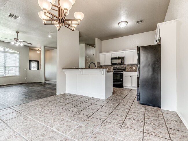 Building Photo - Charming home in North Edmond + Deer Creek Schools