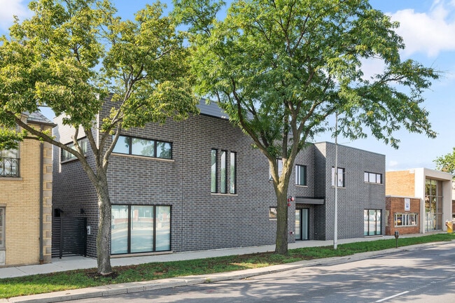 Primary Photo - 6605 North Ave