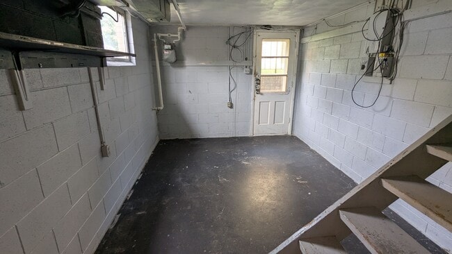 Building Photo - 321 Thorne Ave NE