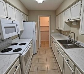 Building Photo - 7400 Bellerive Dr