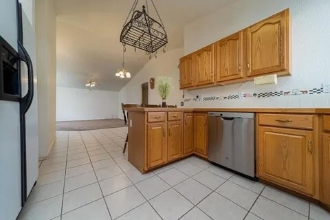 Building Photo - 601 Shadowbrook Dr