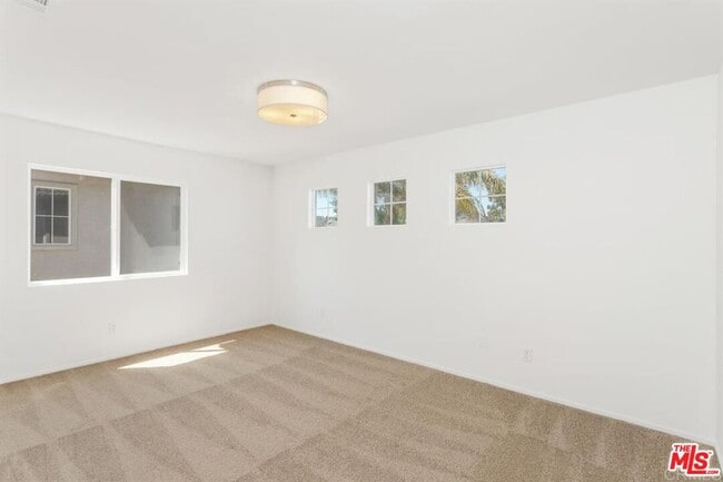 Building Photo - 3280 Canyon View Dr