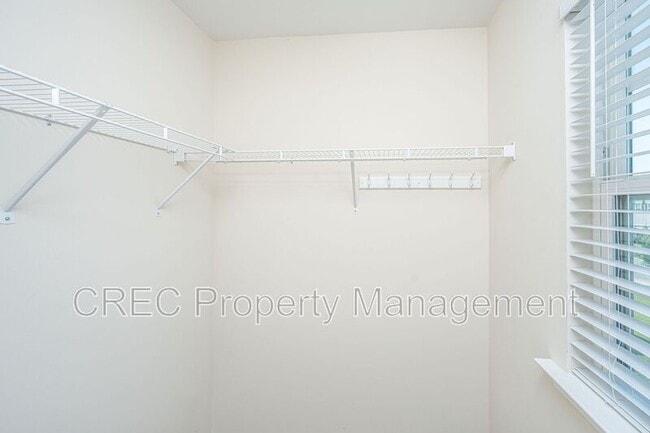 Building Photo - 201 Bigleaf Ct