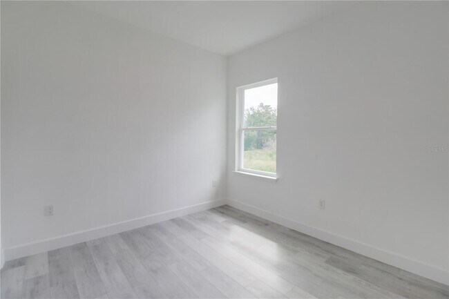 Building Photo - 16816 SW 41st Ave Rd