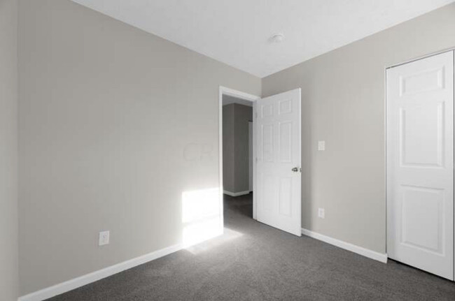 Building Photo - 2194 Rotunda Dr