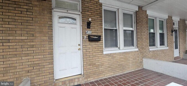 Building Photo - 411 Bonsal St