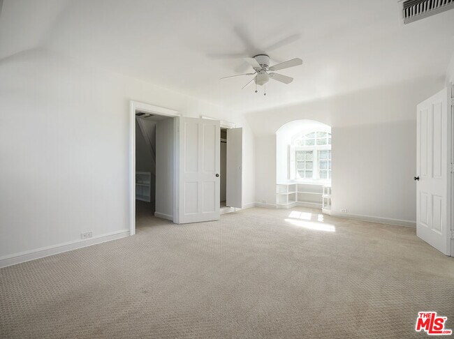 Building Photo - 13161 Addison St