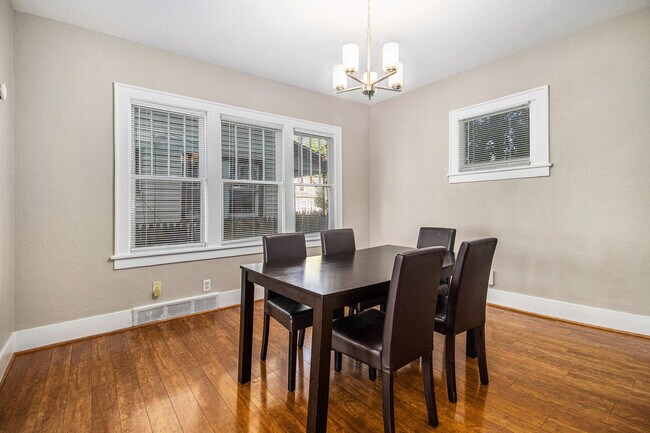 Building Photo - 805 Miner St