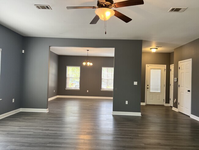 Building Photo - 6005 Fiori Dr