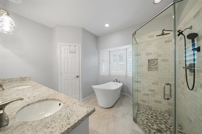 Building Photo - 1116 River Ct