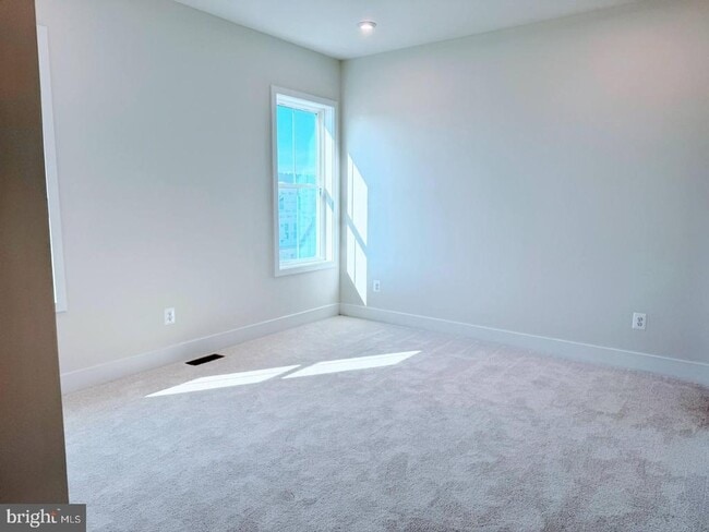 Building Photo - 122 Galaxy Pl