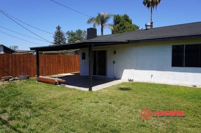 Building Photo - Spacious 4BR/2BA Bakersfield Home with Fireplace