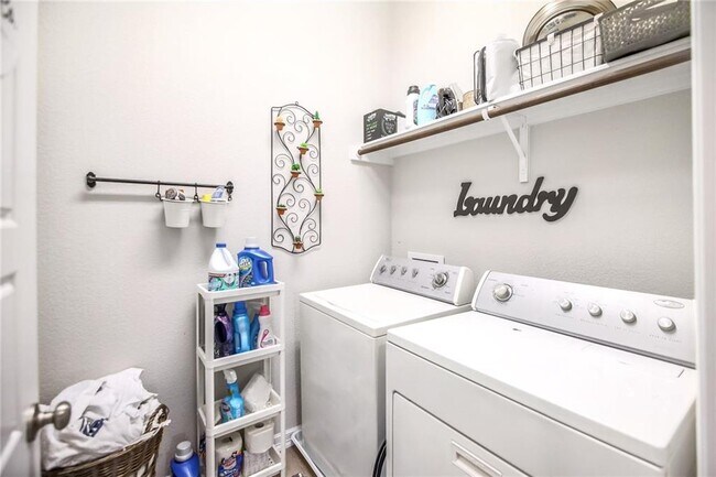 Building Photo - 18003 Pomelo Ln