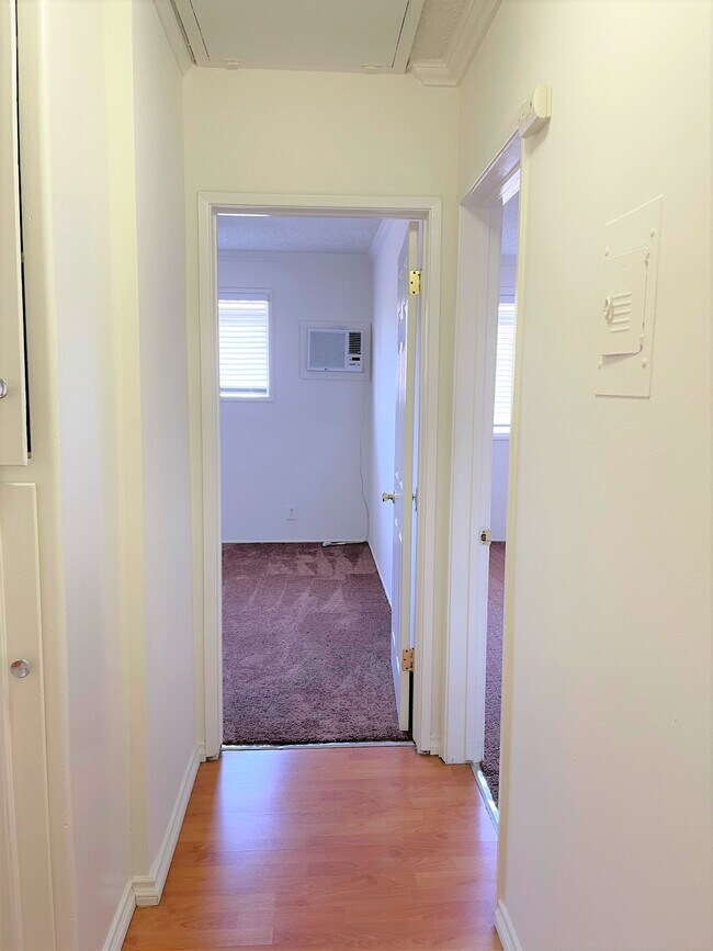 Building Photo - 4916 Hazeltine Ave