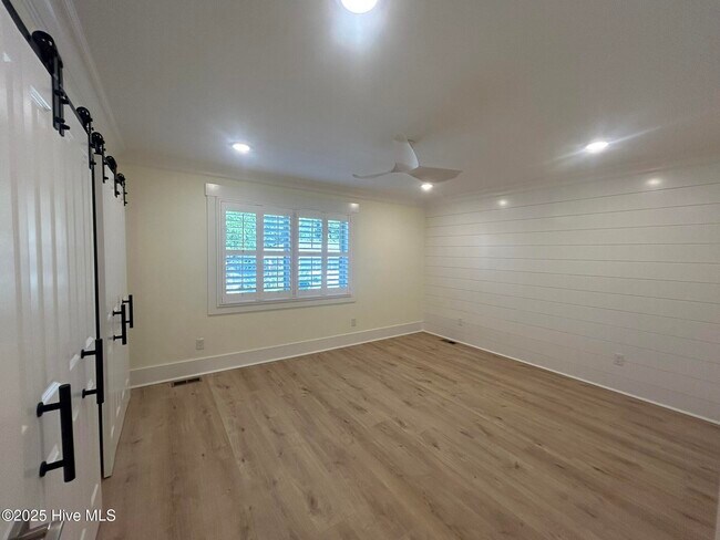 Building Photo - 1800 Eastwood Rd