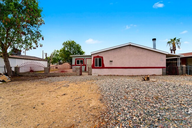 Building Photo - Spacious 4 Bedroom Home with 3 Full Baths & Large Fenced Yard