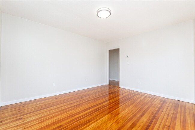 Building Photo - 74 Austin St