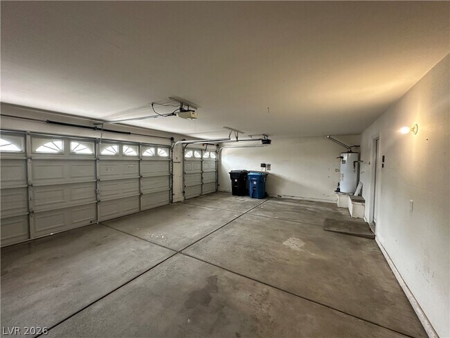 Building Photo - 2109 N Cedar Hills St