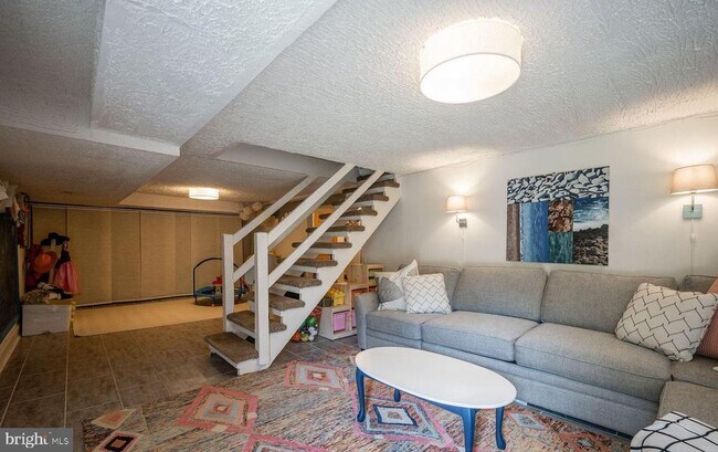 Building Photo - 1354 D St NE