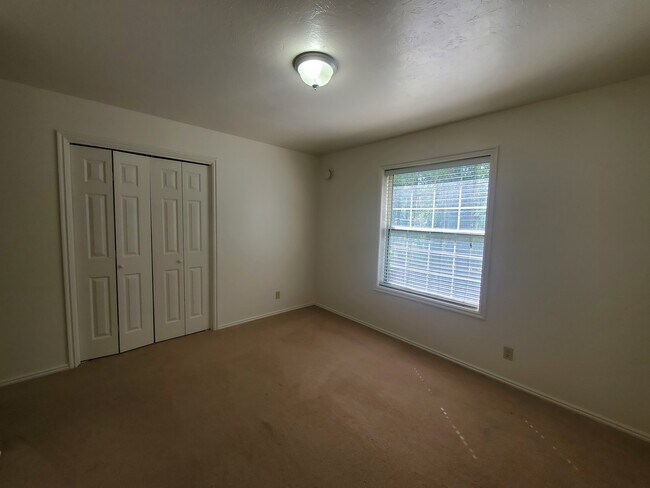 Building Photo - 1322 Walstrom Ln