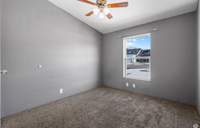 Building Photo - Kamas 3 Bedroom Home Available Now