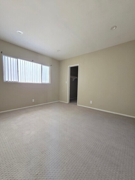 Building Photo - 17620 Burbank Blvd