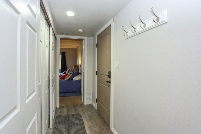 Building Photo - 2 bed, 2 bath in Breckenridge! Winter seas...