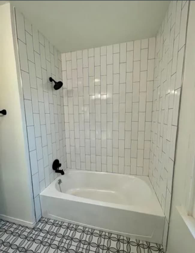 Building Photo - Updated 2-Bed, 1-Bath in Tulsa!