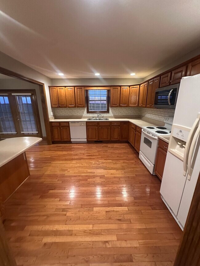 Building Photo - 1119 Kelly Rd