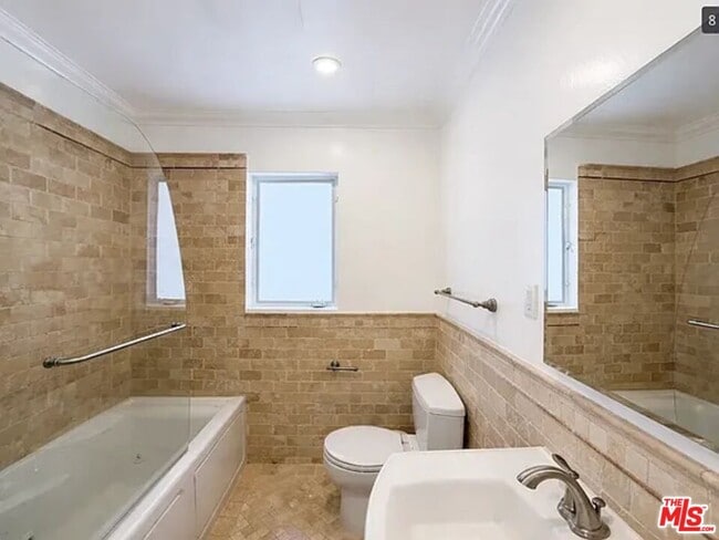 Building Photo - 1027 20th St