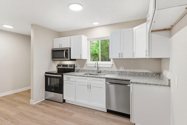 Building Photo - 2744 N Pierce Ave