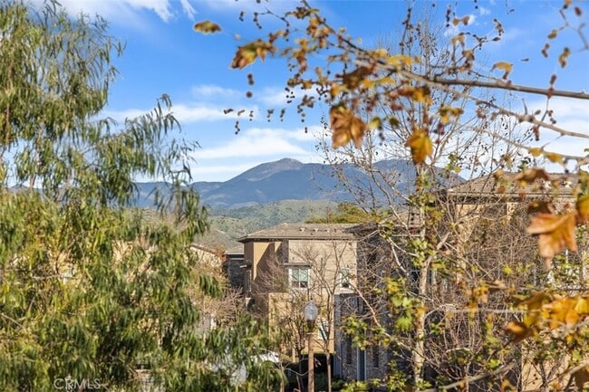 Building Photo - 227 Follyhatch