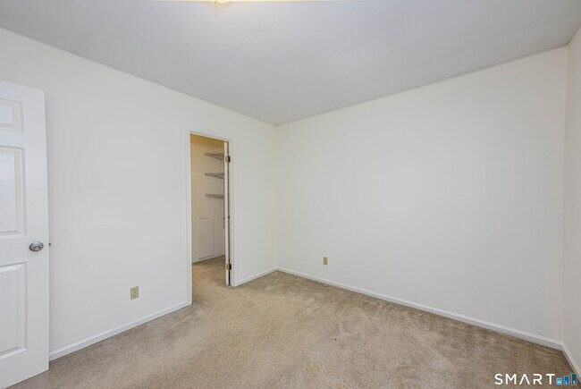 Building Photo - 1400 Hartford Tpke