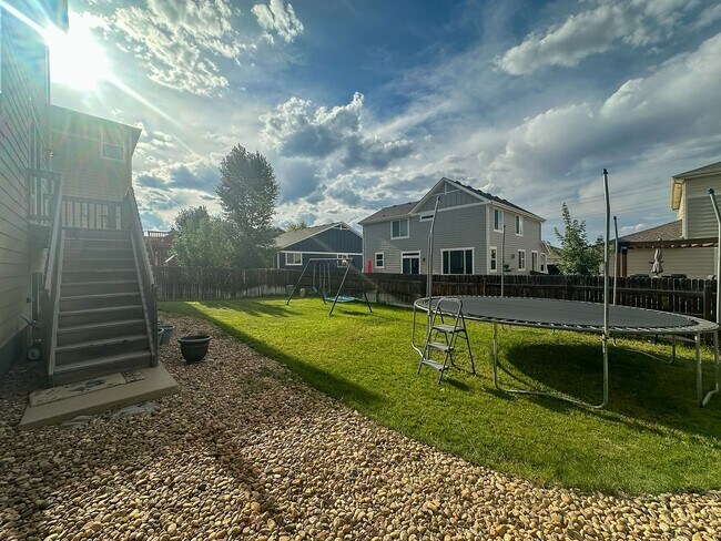 Building Photo - This 4bd home is waiting for you!