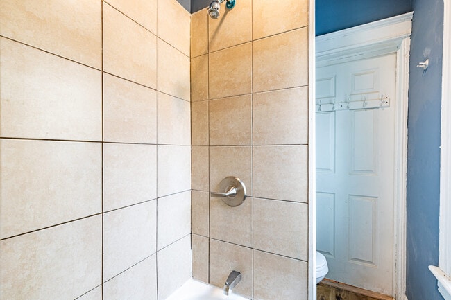 Building Photo - 292 Reynolds St