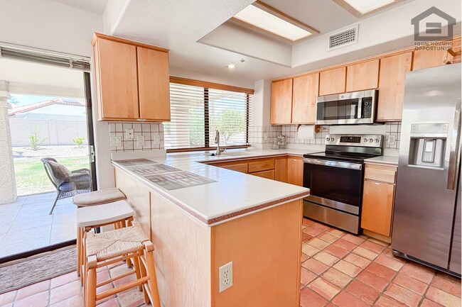 Building Photo - 3Bed/2Bath Furnished Home w/Stunning Backyard! Ready for Immediate Move-In! – POOL!